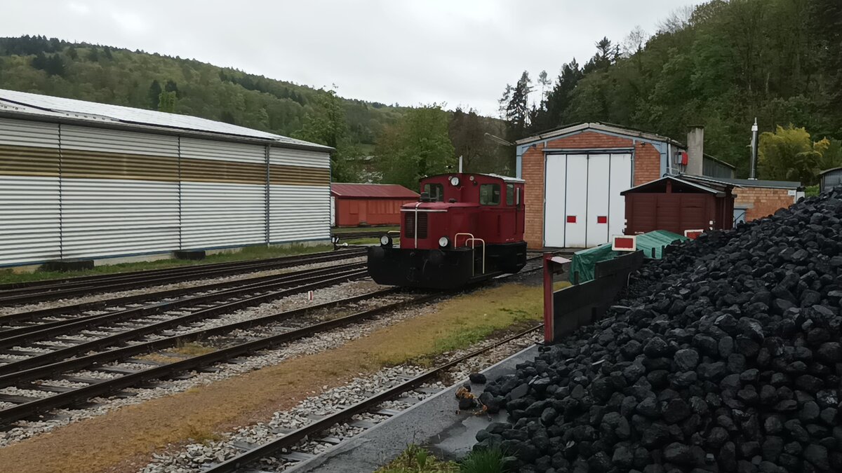 Die Kandertalbahn Deutz V7 am 24.04.2022 in Kandern Vor dem Depot