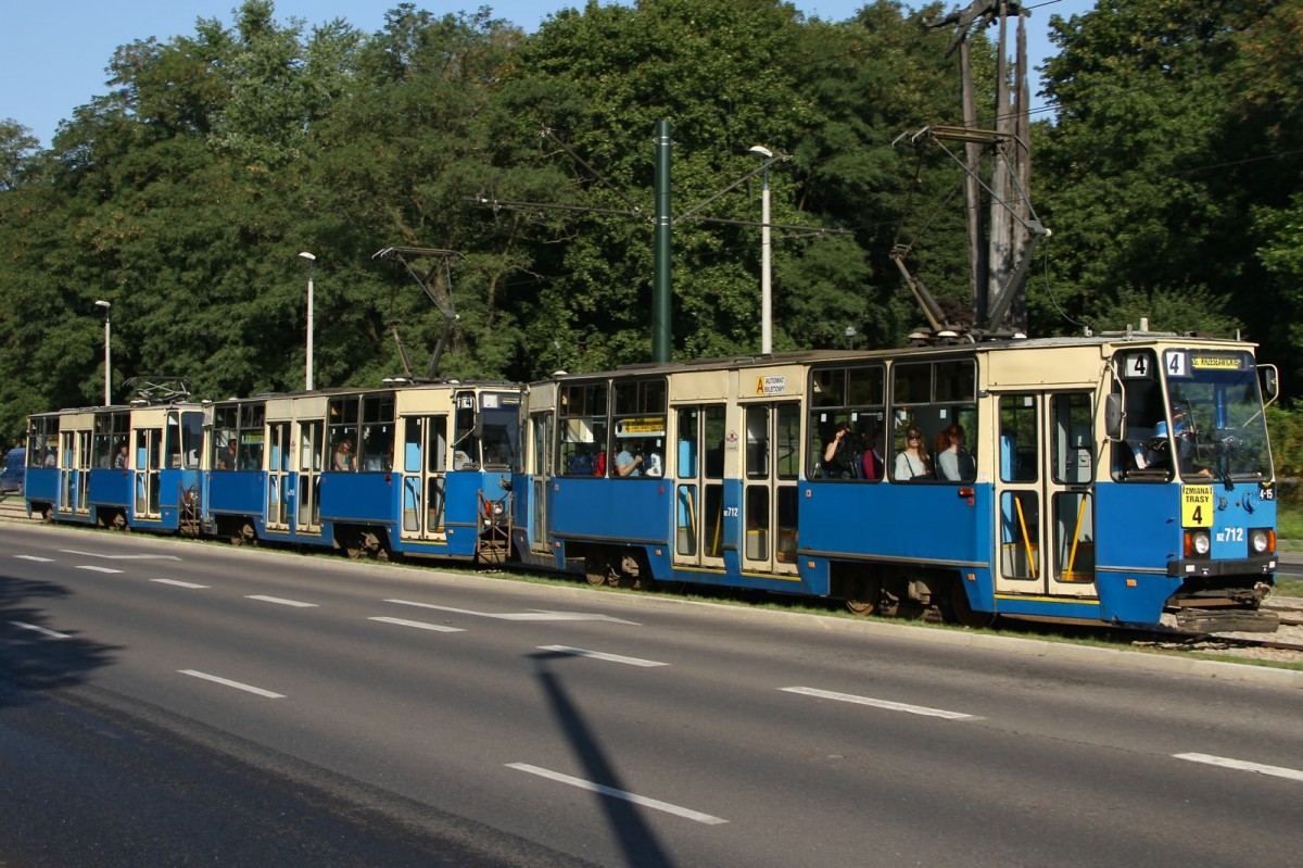 Die kantige Baureihe Konstal 105Na wird zu meiner Freude in Krakau weiterhin eingesetzt. Bild vom 24.08.2015.