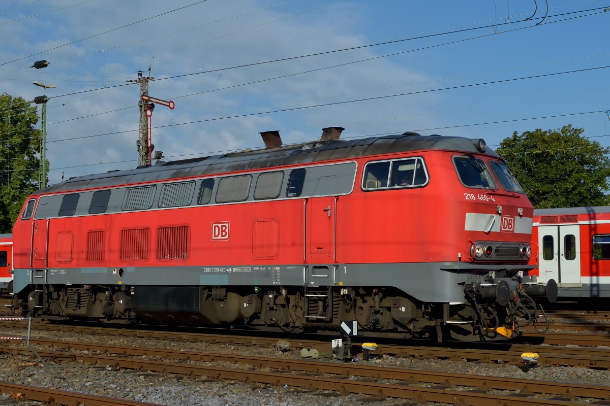 Die Kemptener 218 460-4 am 02.07.2014 in Düsseldorf-Rath. Die Lok hat es hierhin aufgrund der Aufräumarbeiten nach dem Unwetter vom 09.06.2014 auf der Strecke zwischen Düsseldorf-Rath und Essen Hbf verschlagen.