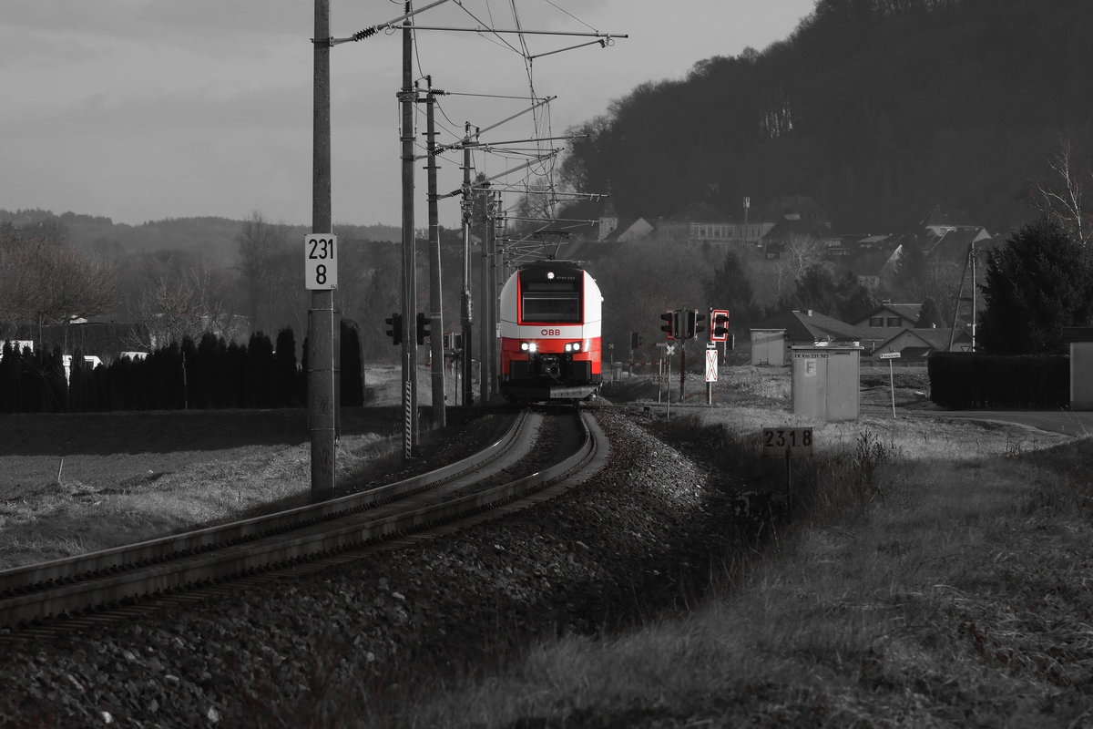 Die kleine Spielerei mit dem Colorkey gefällt mir zunehmend,.... 

Ein 4744 am 6.Jänner 2018 kurz vor Werndorf