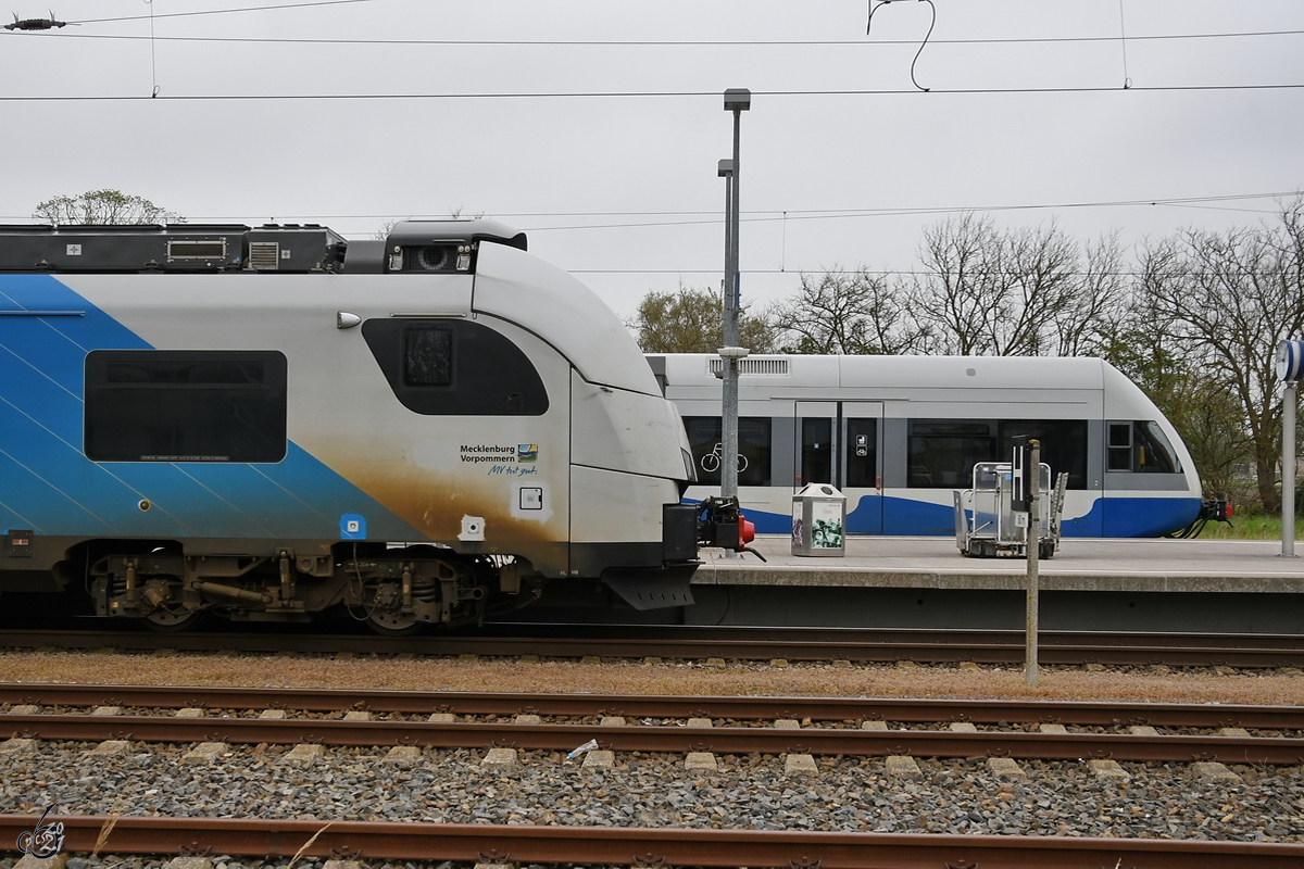 Die Köpfe der Triebzüge 4746 302 und 646 108, so gesehen Mitte Mai 2021 am Bahnhof Züssow.