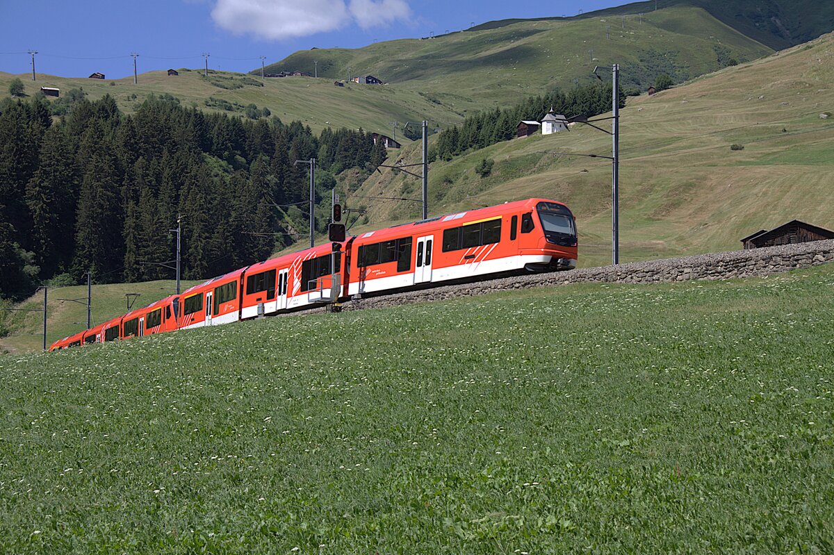 Die Komet-Triebz�ge sind auf der Strecke jetzt oft zu sehen. auch verst�rkt mit dem Doppelsteuerwagen. Hier am 04.07.2026  zwischen Dieni und Rueras.