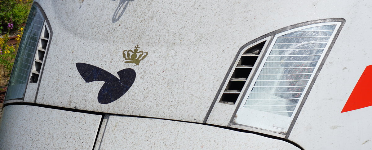 Die Krone aus dem Logo der Dänischen Staatsbahn auf der Spitze des ICE-TD
Puttgarden, 27.06.2017