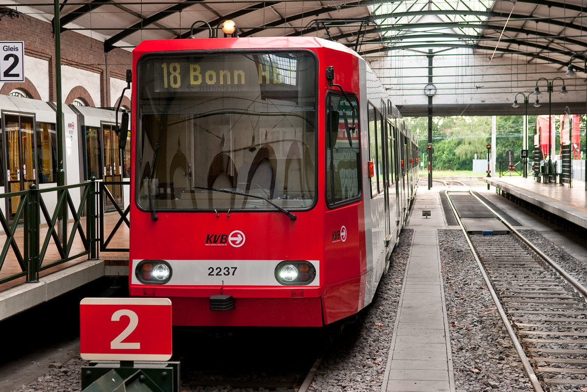 Die KVB Linie 18 mit der Wagennummer 2237 auf dem Weg nach Schwandorf. Aufgenommen am 30.5.2019.