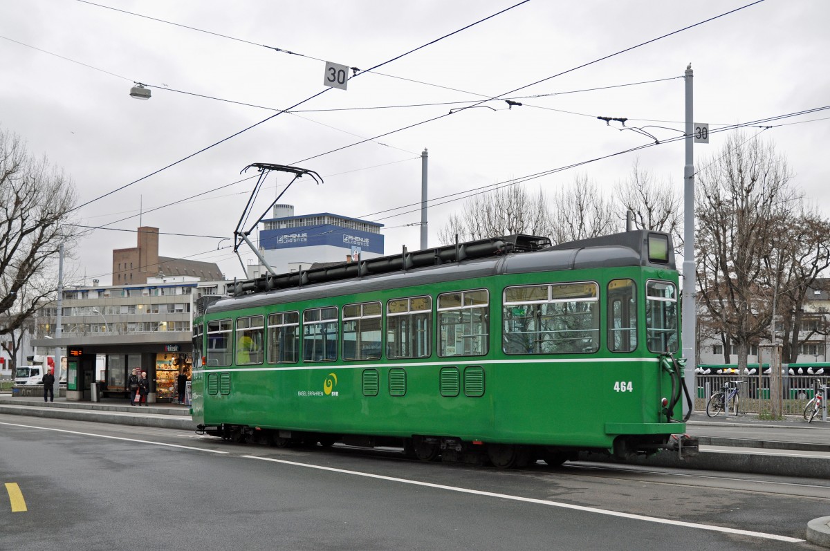 Die letzte Fahrt des Be 4/4 464. Der Wagen wird vom Depot Wiesenplatz in die Hauptwerkstatt gefahren, wo er für den Abbruch bereit gestellt wird. Die Aufnahme stammt vom 05.02.2016.
