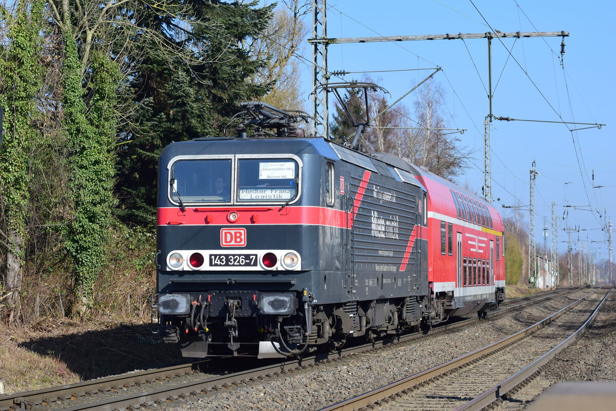 Die letzten 2 Wohen kam nohmal der 760er Steuerwagen samt 143 326 von DB Gebrauchtzug auf der RB46 zum Einsatz. 

Hier erreicht der Zug in Kürze Bochum Riemke. Bochum 05.03.2022