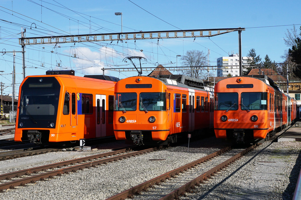 DIE LETZTEN MANDARINLI VOM RBS.
Noch im Bestand der RBS Flotte befinden sich die beiden Triebzüge Be 4/12 56 und Be 4/12 57 als eiserne Reserve. Am 1. März 2020 waren sie in Solothurn abgestellt.
Foto: Walter Ruetsch