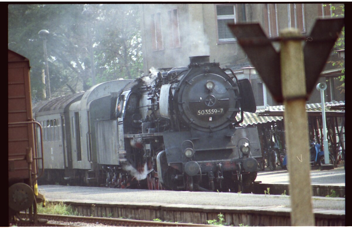 Die letzten Tage der 503559-7 im Jahr 1988 im Bahnhof Oschersleben.