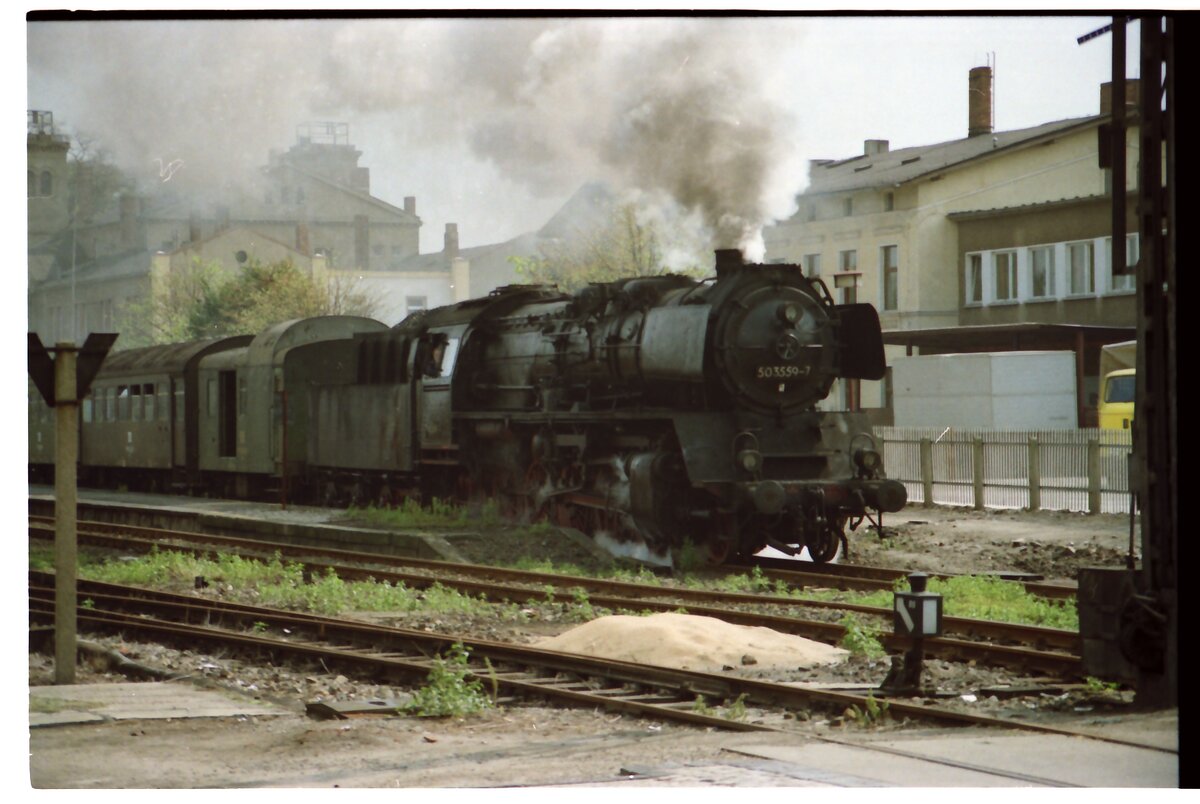 Die letzten Tage der 503559-7 im Jahr 1988 im Bahnhof Oschersleben.
