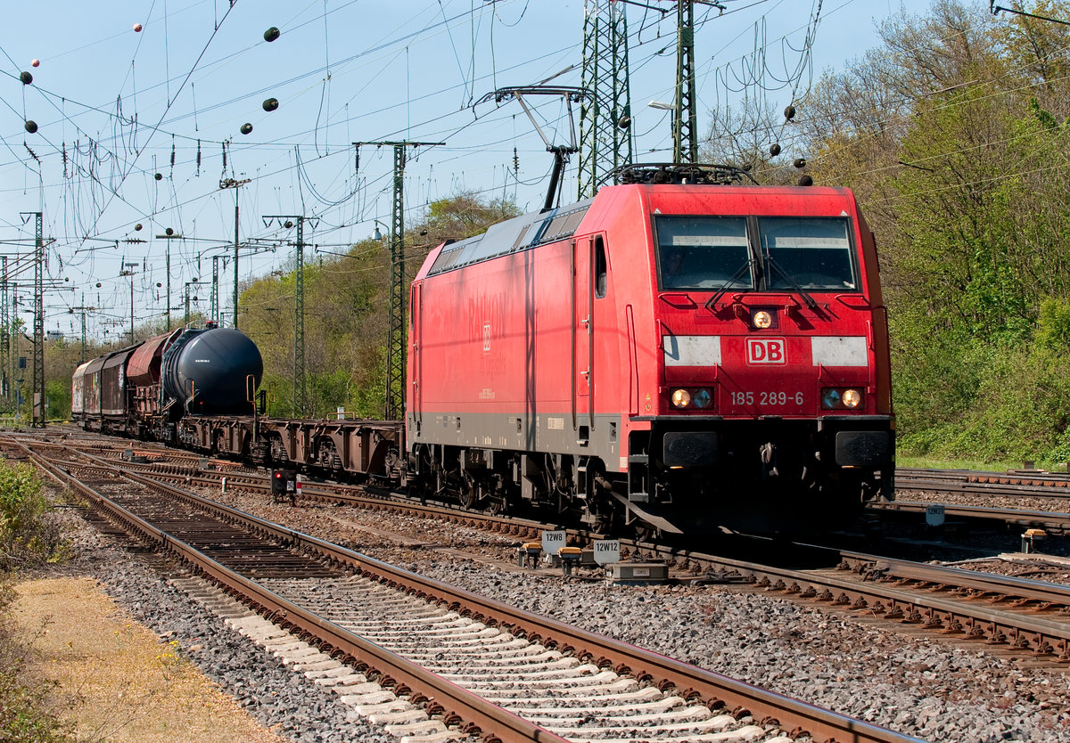 Die Linie 185 Einfahrt in den Güterbahnhof Porz-Gremberghoven. Aufgenommen am 23.4.2019.