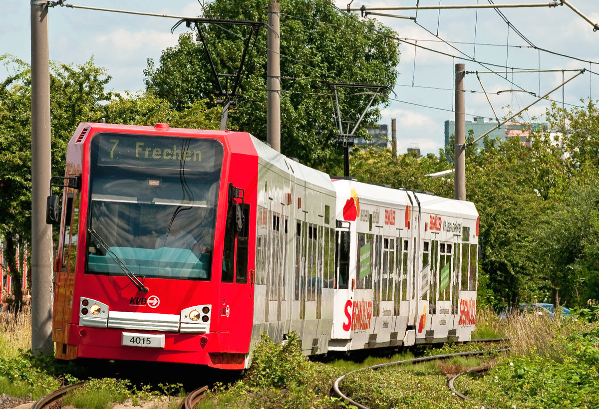 Die Linie 7 der KVB mit der Wagennummer 4015 auf dem Weg nach Frechen. Aufgenommen am 21.6.2019.