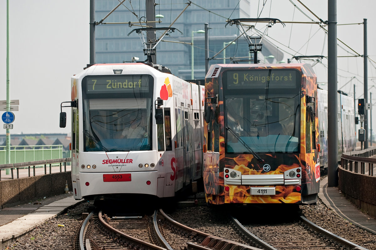 Die Linie 7 der KVB mit der Wagennummer 4553 auf dem Weg nach Zündorf. 
Die Linie 9 der KVB mit der Wagennummer 4111 auf dem Weg nach Königsforst.

Aufgenommen am 15.4.2019.