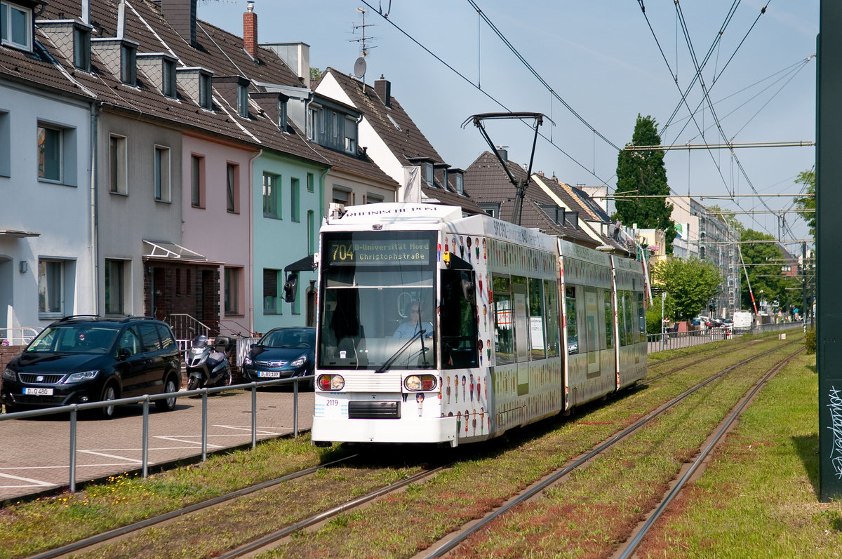 Die Linie 704 mit der Wagennummer 2119 auf dem Weg zur Christophstraße. Aufgenommen am 23.5.2019.