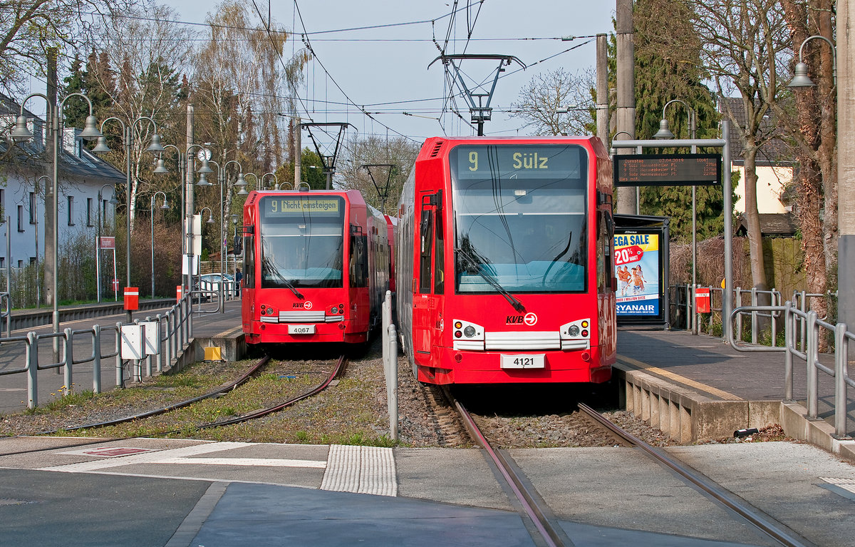 Die Linie 9 der KVB mit der Wagennummer 4121.
Die Linie 9 der KVB mit der Wagennummer 4076 an der Haltestelle Königsforst.


Aufgenommen am 10.4.2019.