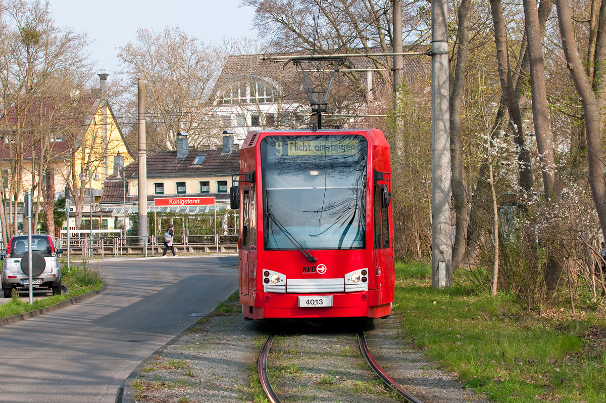 Die Linie 9 mit Wagennummer 4019 auf dem Weg nach Sülz. Aufgenommen am 2.4.2019.