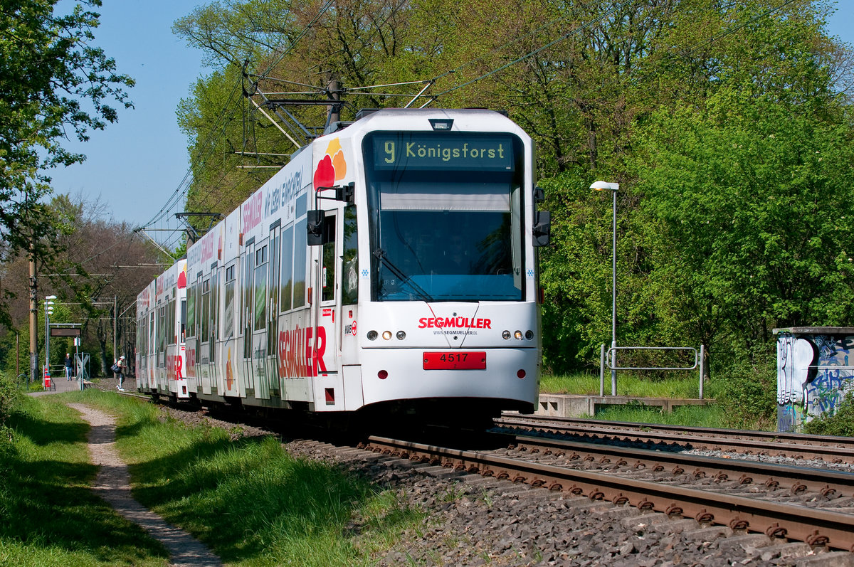 Die Linie 9 mit der Wagennummer 4517 auf dem Weg nach Königsforst.Aufgenommen am 20.4.2019.
