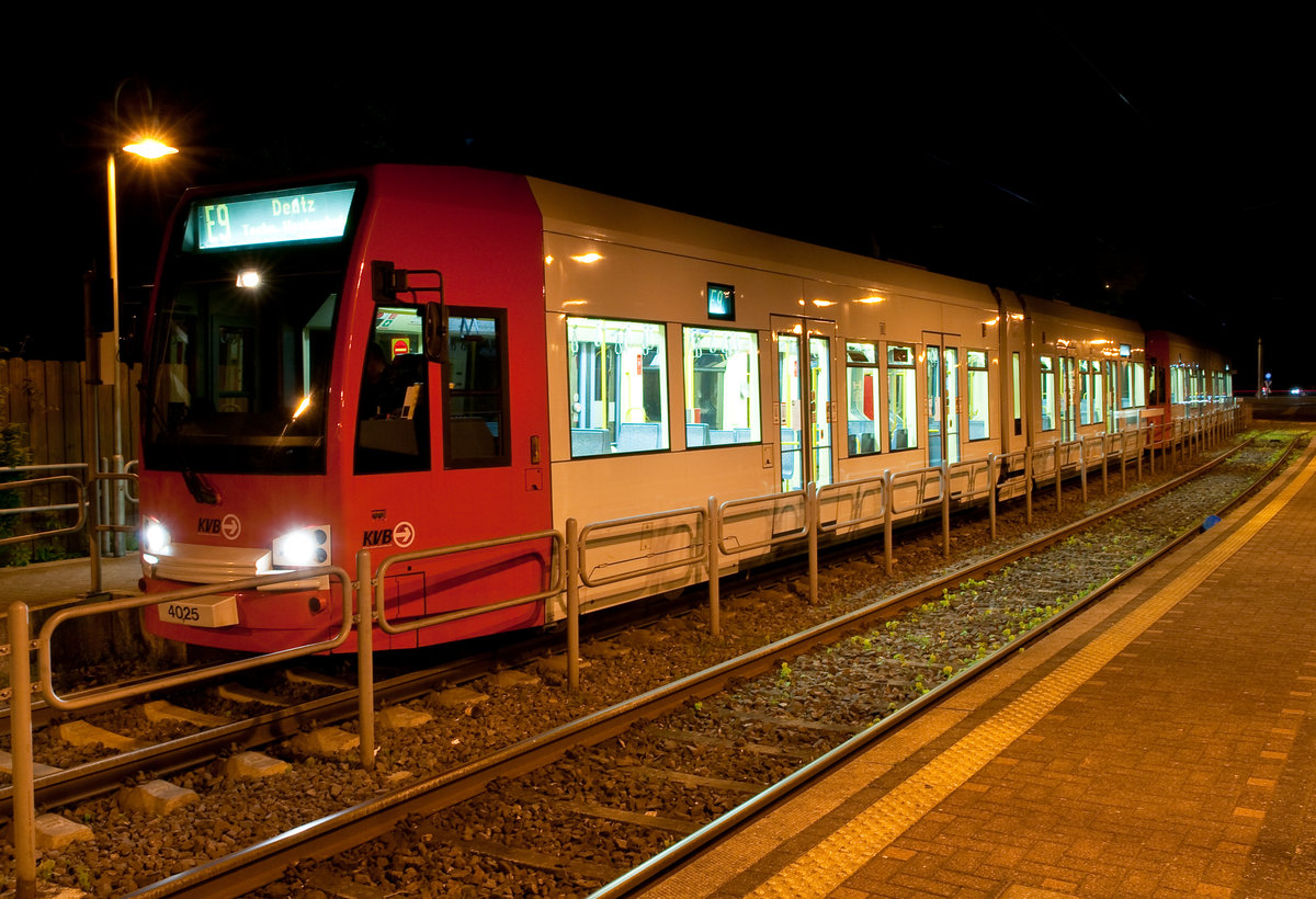 Die Linie 9 mit der Wagennummer 4025 an der KVB-Haltestelle Königsforst. Aufgenommen am 15.5.2019.