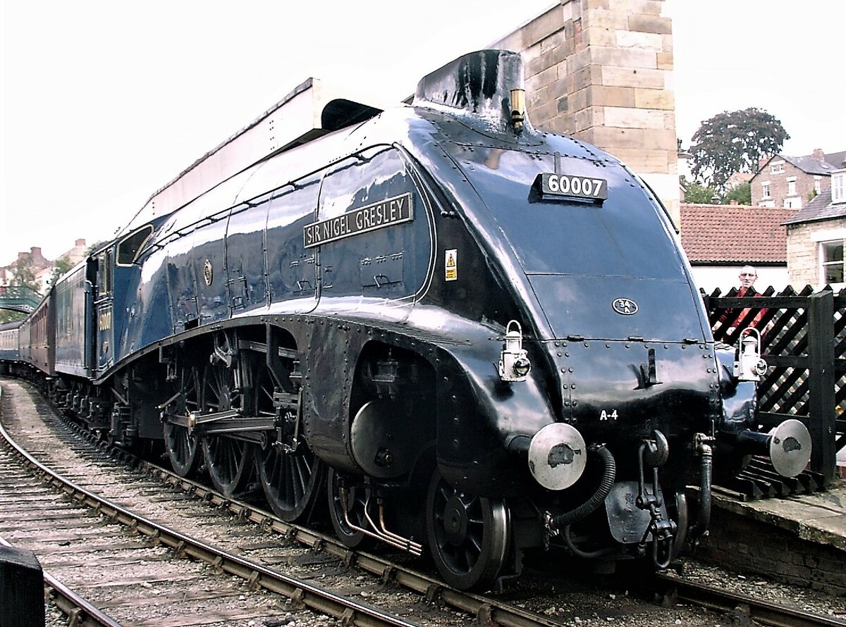 Die LNER Class A4 60007  Sir Nigel Gresley  am 27.8.2000 in Pickering am südlichen Ende der Museumsbahn North Yorkshire Moors Railway.