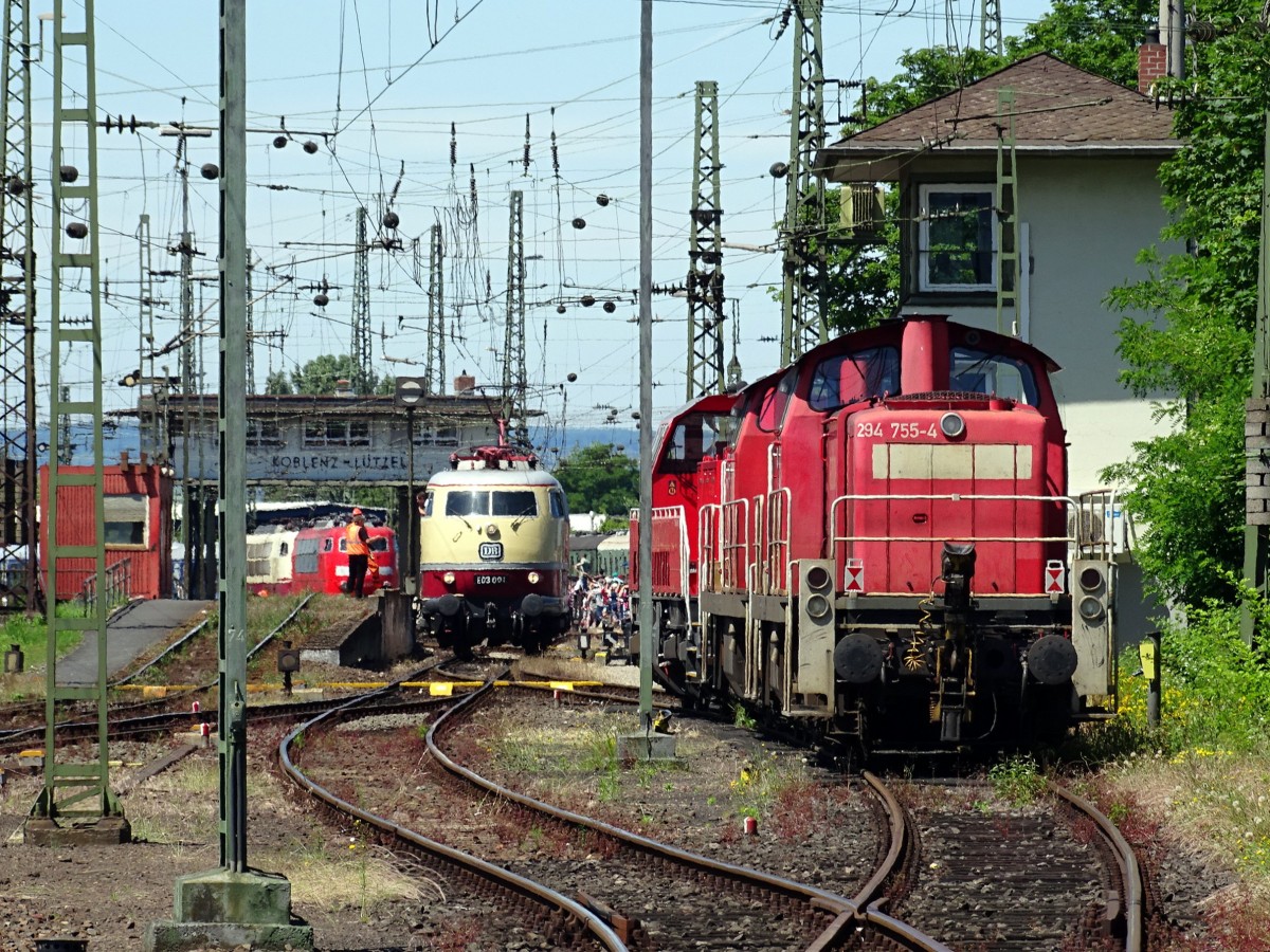 Die Lok 294 755 mit einer weiteren 294, einer Gravita und 103 001 mit zwei Schwesterloks im DB Museum Koblenz Lützel.