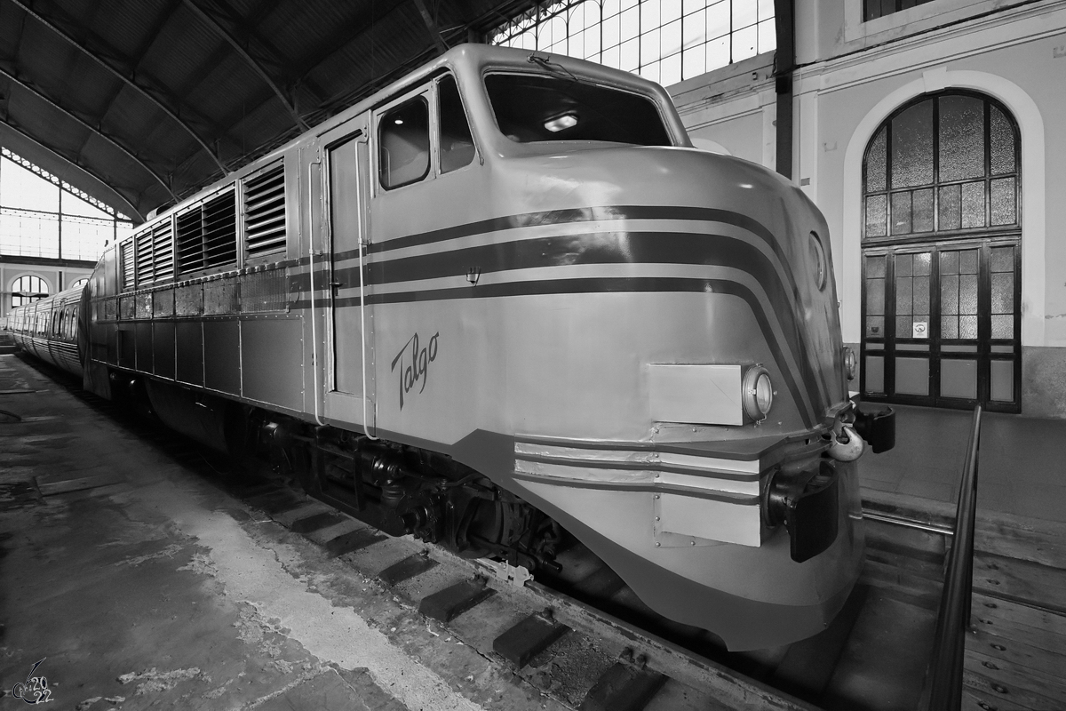 Die Lokomotive 350-002-2 “Virgen de Aránzazu” wurde 1950 bei der American Car and Foundry gebaut und war für die Talgo-II-Gliederzüge konzipiert. (Eisenbahnmuseum Madrid, November 2022)