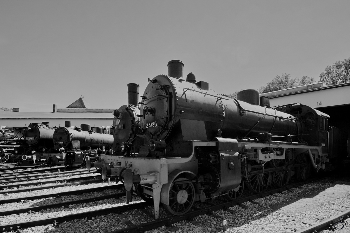 Die Lokomotive 38 3180 Anfang Juni 2019 im Bayerischen Eisenbahnmuseum Nördlingen .