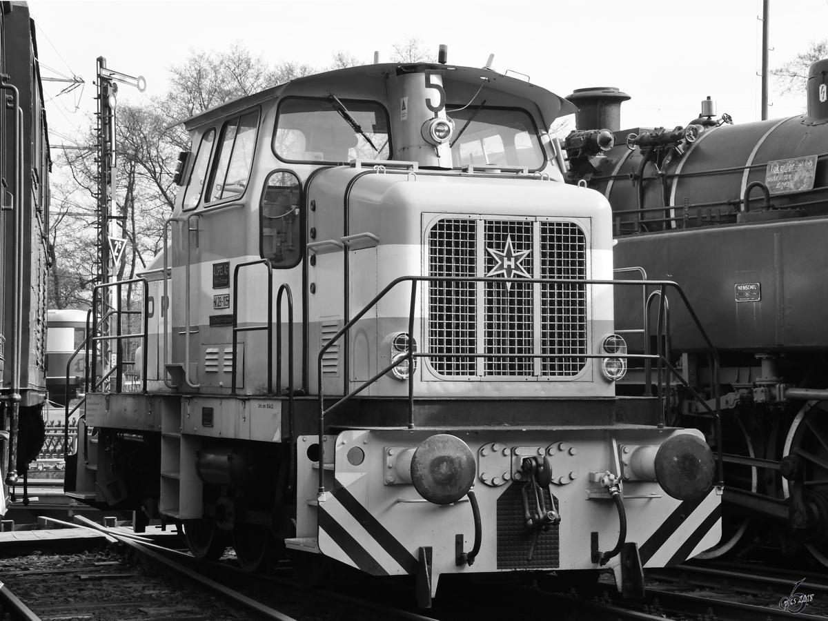 Die Lokomotive Henschel DH500Ca (V28-105) des ehemaligen Bochumer Opelwerkes. (Eisenbahnmuseum Bochum, April 2018)