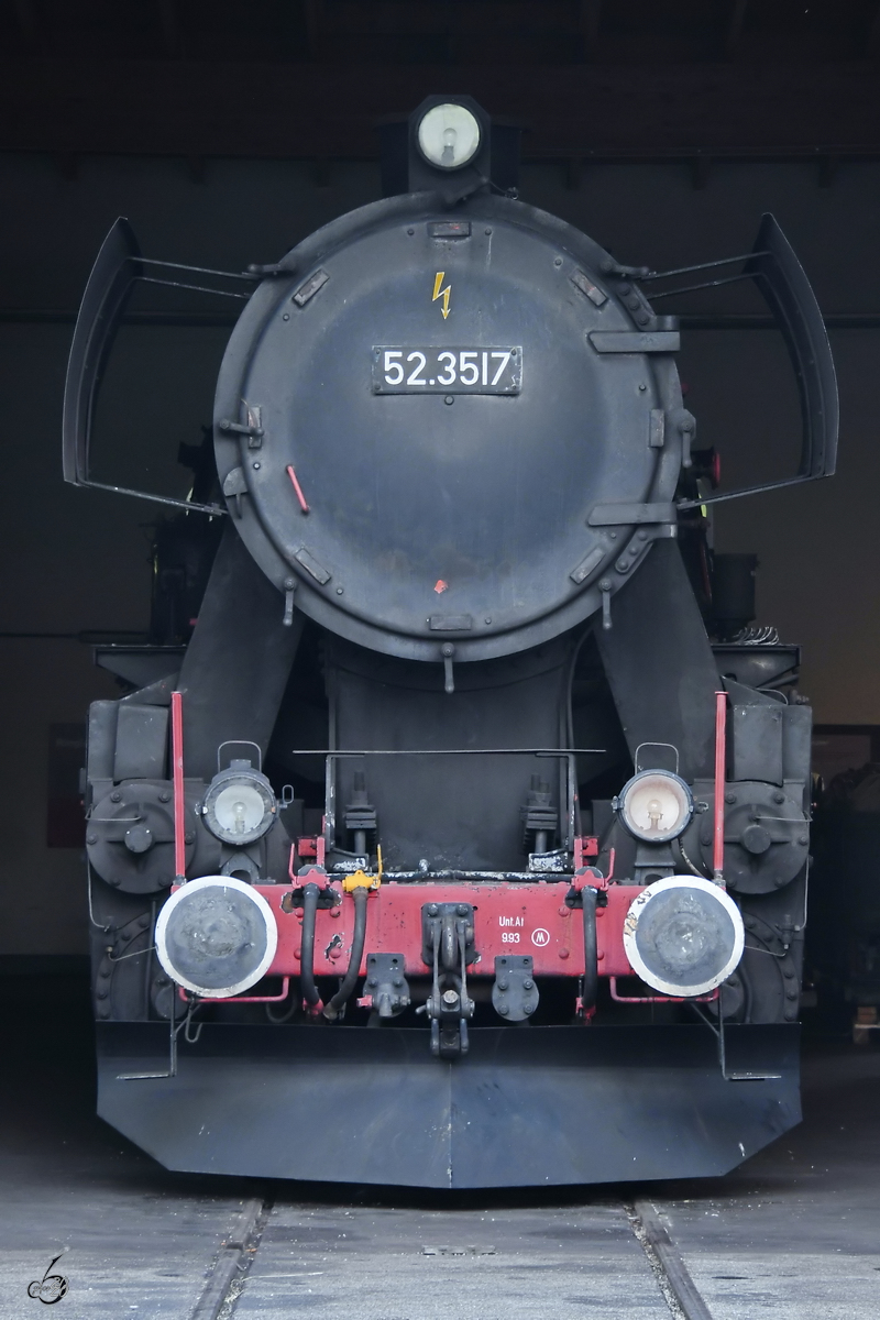 Die im Lokpark Ampflwang ausgestellte Dampflokomotive 52.3517 entstand 1943 bei Krauss-Maffei. (August 2020)