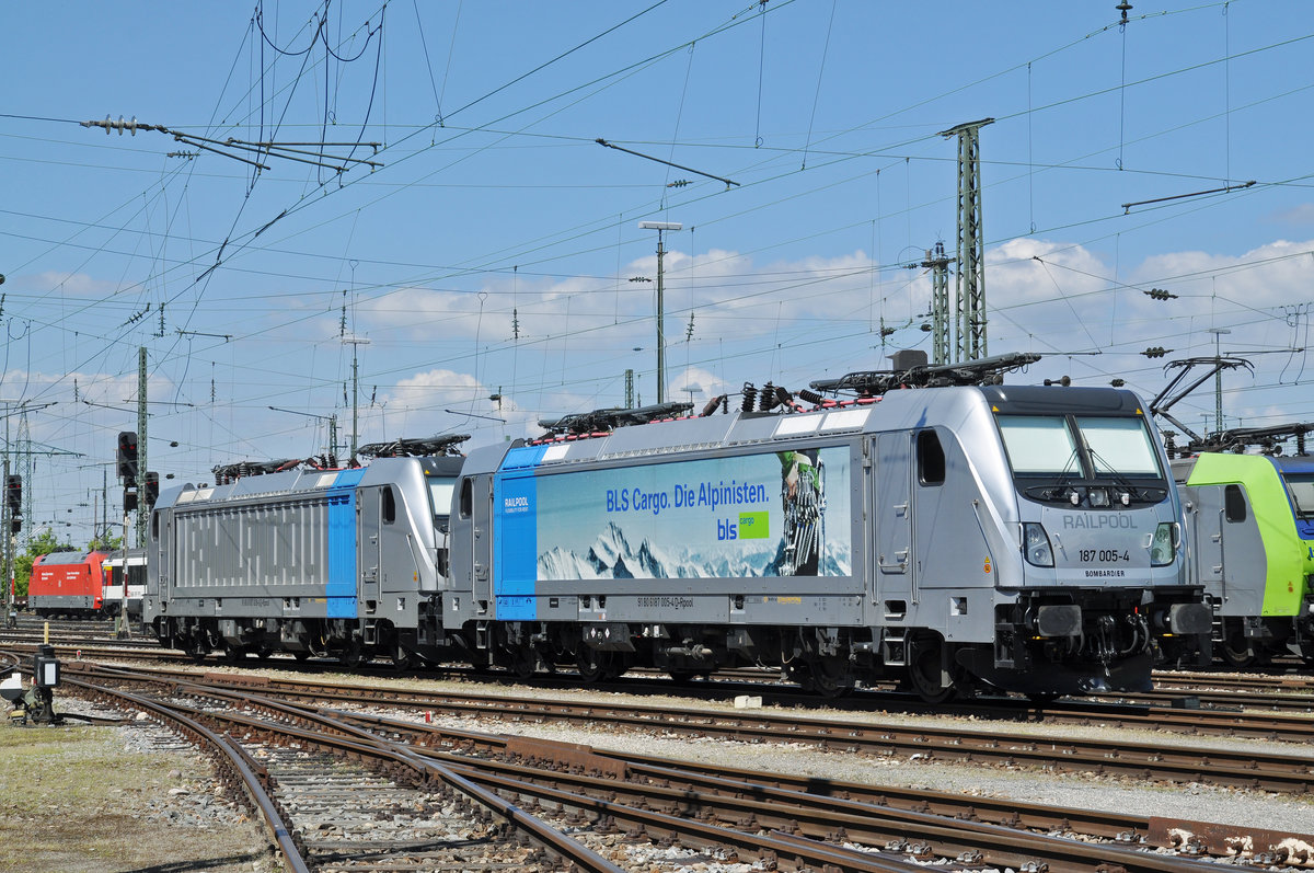 Die Loks 187 005-4 und 187 009-6 warten am Badischen Bahnhof auf die nächsten Einsätze. Die Aufnahme stammt vom 29.04.2017.