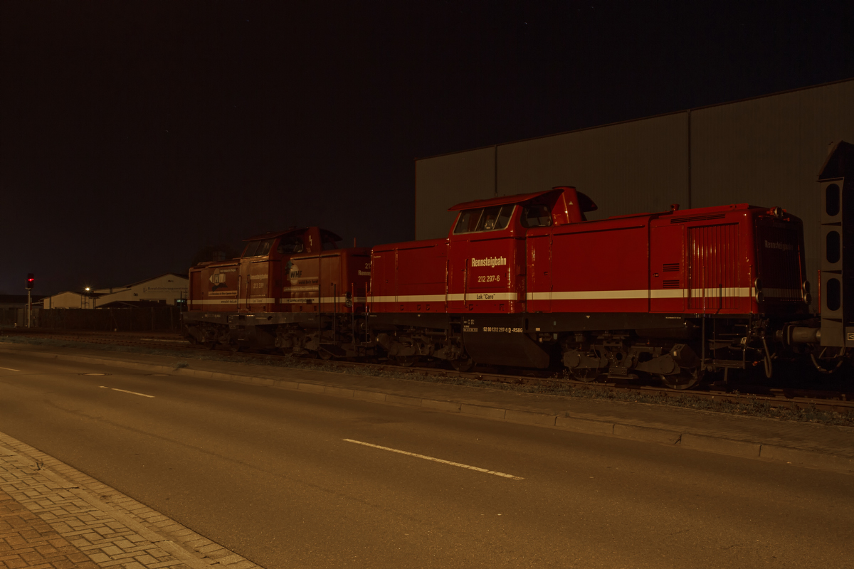 Die Loks „Diana  und „Caro  der Rennsteigbahn auf dem Bahnhof Torgelow. - 27.10.2014 