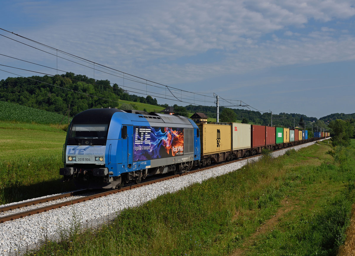 Die LTE 2016 904 war am 01. Juli 2020 mit einem Containerzug von Kalsdorf zum Adriahafen Koper unterwegs und wurde von mir in Cirknica fotografiert.