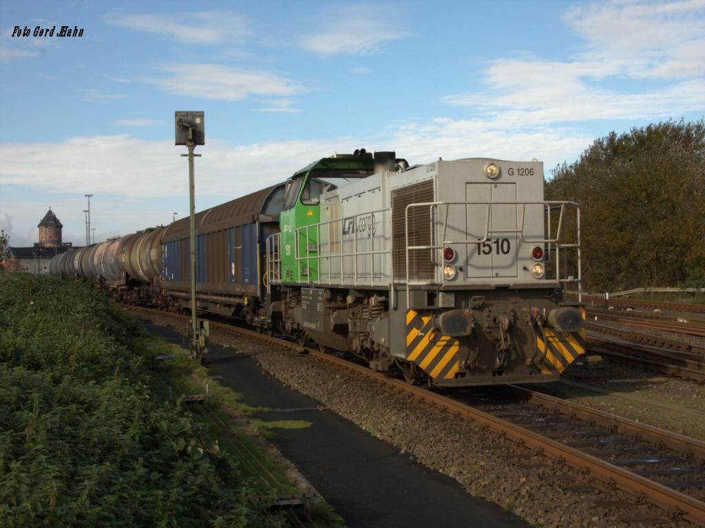 Die Luxemburgische CFL 1510 rangiert am 17.10.2014 in Westerland auf Sylt einen Güterzug zusammen.