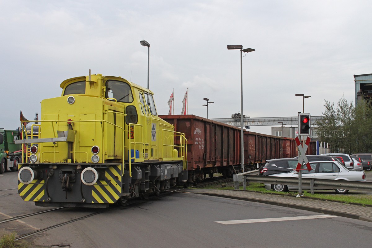 Die M700C der TSR Recycling GmbH & Co. KG rangierte am 09.10.14 mit einem Schrottzug im Duisburger Hafen.