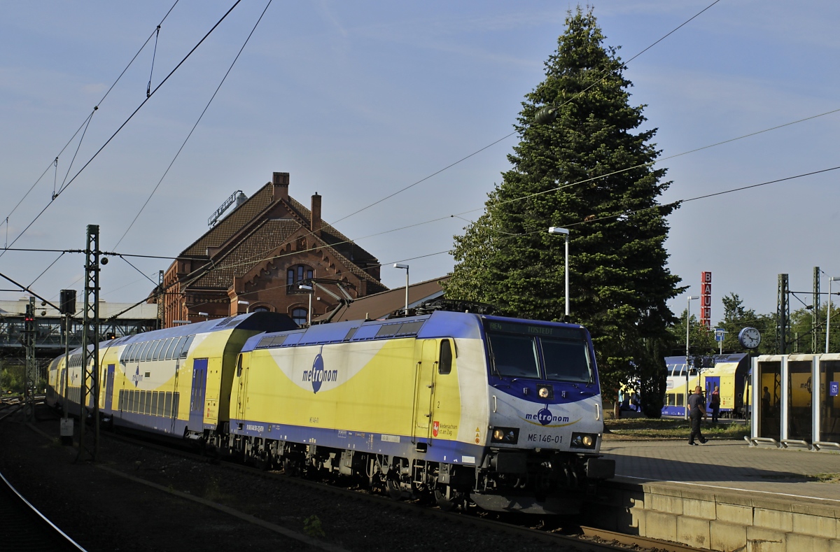 Die ME 146-01 von Metronom am 22.08.2019 bei einem Zwischenhalt in Hamburg-Harburg