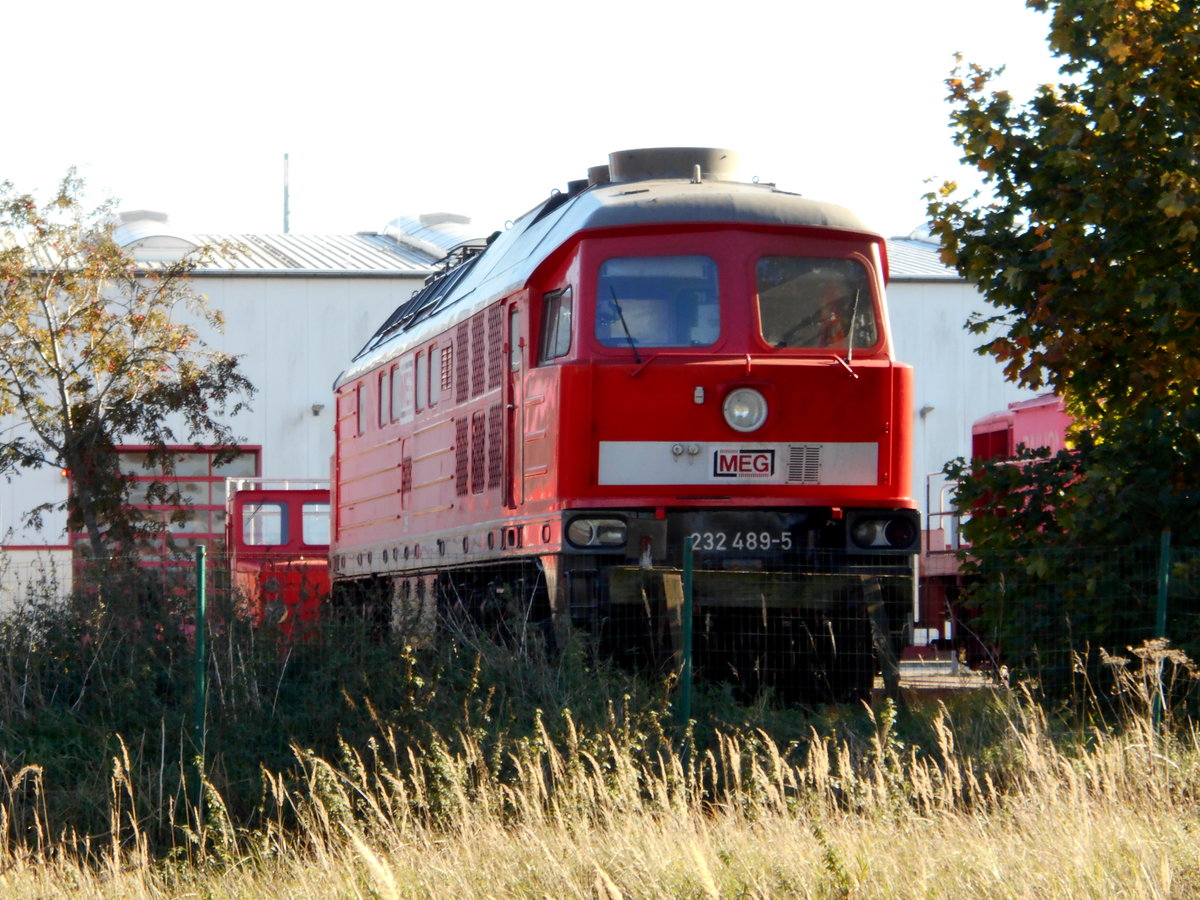 Die MEG 315 stand,am 13.Oktober 2018,am Zaun im Bw Rostock Seehafen.