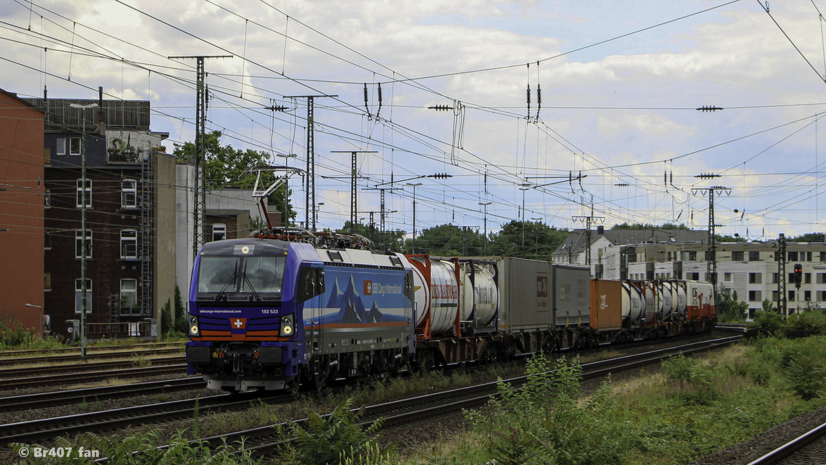 Die Mehrsystemlok 193-533 zog am 21.06.2020 einen gemischten Güterzug am Bf Köln West vorbei.

Köln West, 21.06.2020