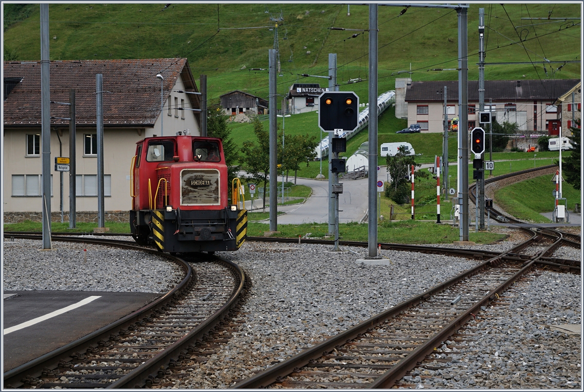 Die MGB  Schöma  Diesellok Tm 2/2 4972 rangiert in Andermatt. 
28. Juli 2016