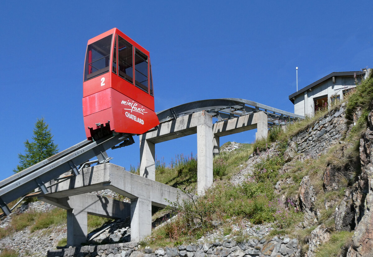Die minifunic fährt fast bis zum Himmel hoch! Rechts ist die Bergstation in der Nähe der Staumauer des Lac d'Emosson sichtbar. Lac d'Emosson, 25.8.2025
