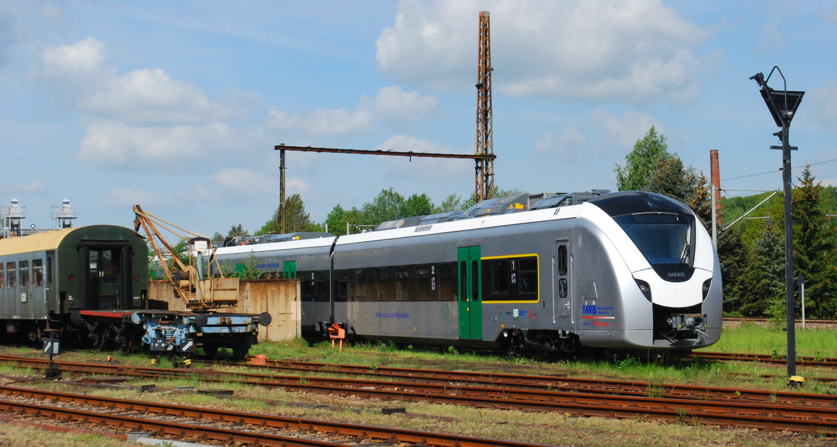 Die Mitteldeutsche Regiobahn (Transdev) übernahm im Juni 2016 zum kleinen Fahrplanwechsel auf der Sachsen-Franken-Magistrale (Dresden - Hof) den Verkehr von DB Regio. Zuvor standen die fabrikneuen Coradia Continental 2 im ehemaligen Rangierbahnhof Chemnitz-Hilbersdorf und dem dazugehörigen BW, heute SEM Chemnitz, abgestellt und wurden wochenlang von Sicherheitspersonal bewacht. Die Aufnahmen entstanden in Abstimmung mit den  Sicherungsposten  und während der Museumsöffnungszeiten am 21. Mai 2016.