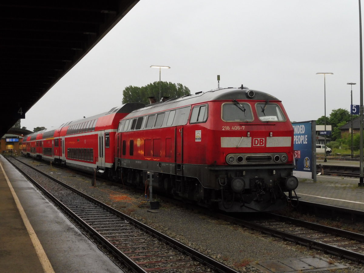 Die Mittlerweile ausgebrannte 218 406 war in den frühen Morgenstunden des 04.06.17, mit einer DoSto IRE Garnitur in Lindau abgestellt.