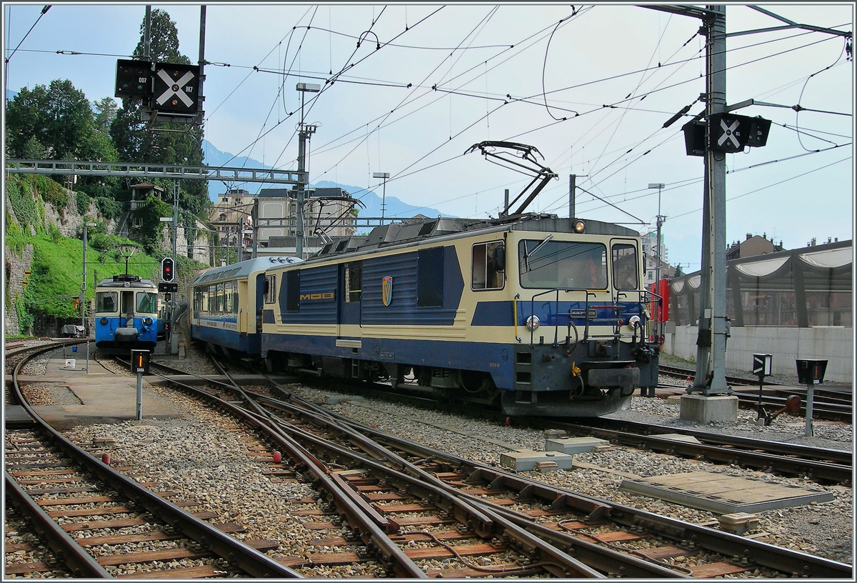 Die MOB GDe 4/4 6001  VEVEY  noch in den Ursprungsfarbe erreicht mit einem GoldenPass Panoramic Express ihr Ziel Montreux. 

Dies schon vor einigen Jahren aufgenommene Bild stammt vom 10. Sept 2006

