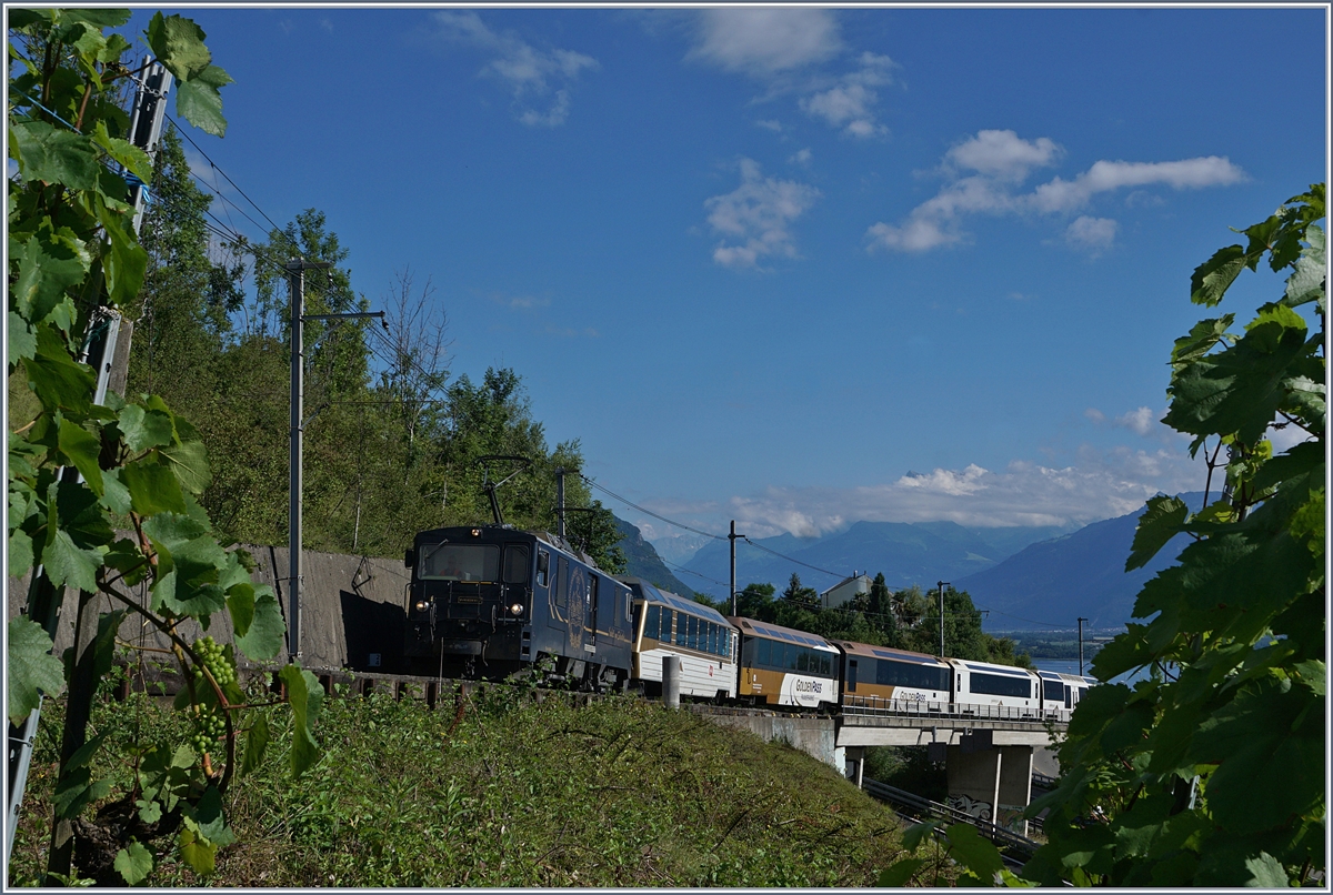 Die MOB GDe 4/4 6002  Isabelle von Siebenthal  schleppt bei Planchamp ihren Panoramic Express 2234 Richtung Zweisimmen.
3. Juli 2017