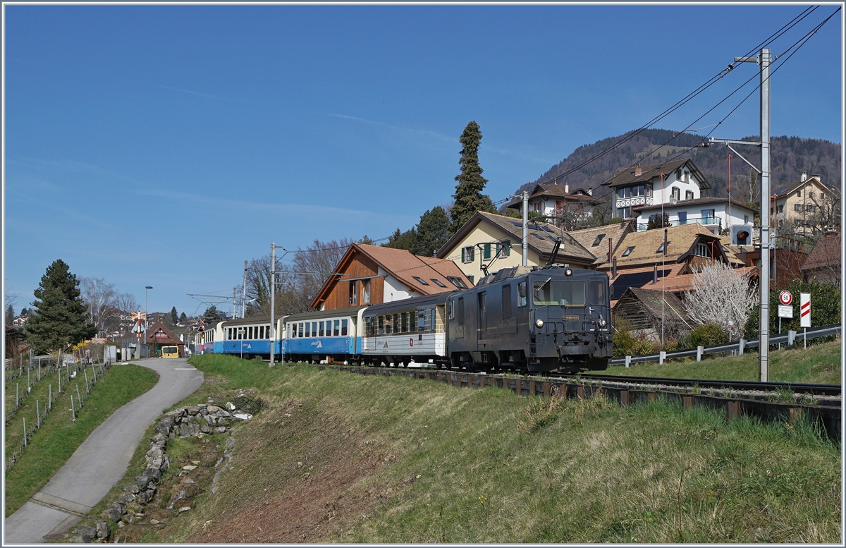 Die MOB GDe 4/4 6002 ist mit einem Extrazug in Richtung Montreux bei Planchamp unterwegs. 

16. März 2016