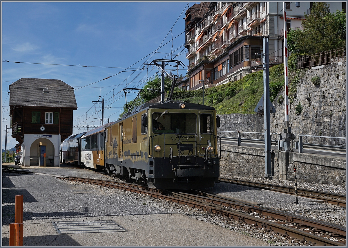 Die MOB GDe 4/4 6003 wartet mit ihrem Panoramic Express PE 2123 nach Montreux in Chamby auf den Gegenzug 

25. Juli 2020