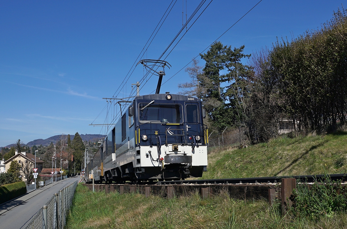 Die MOB GDe 4/4 6005 ist mit ihrem Panoramic Express 2122 von Montreux nach Zweisimmen kurz nach Fontanivent unterwegs. 

15. März 2020