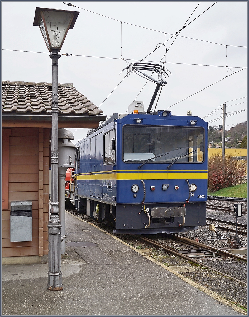Die MOB Gem 2/2 2503 wartet in Blonay auf ihre nächsten Einsatz. 

13. März 2020