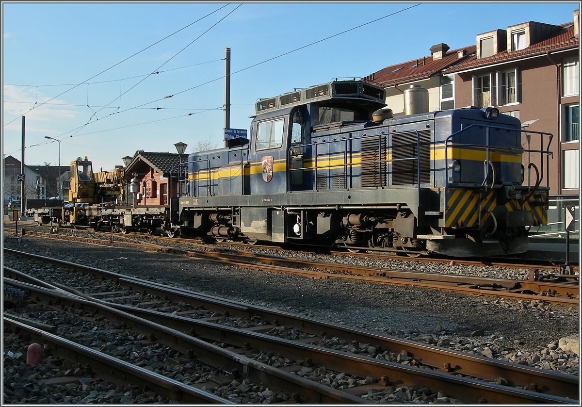 Die MOB Gm 4/4 2004 mit steht mit einem Bauzug in Blonay.
4. April 2016