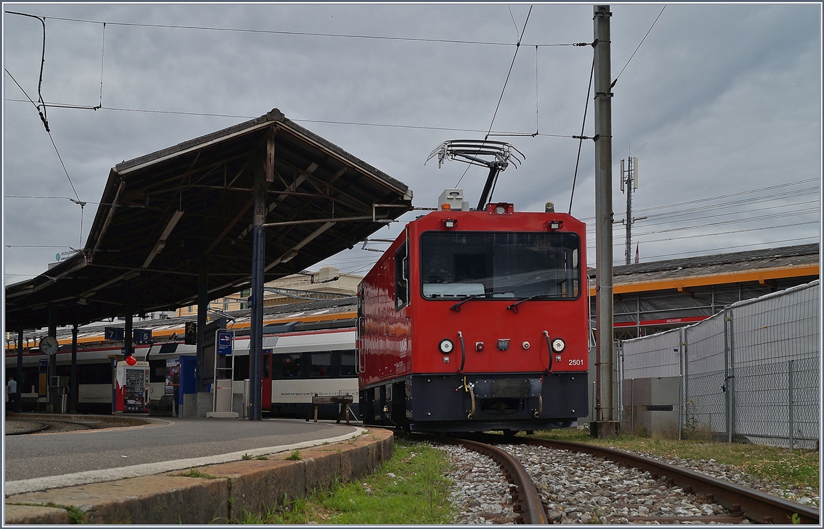 Die MOB HGem 2/2 2501 (ex CEV MVR) wartet in Vevey auf einen neuen Einsatz. 

3. Juli 2020