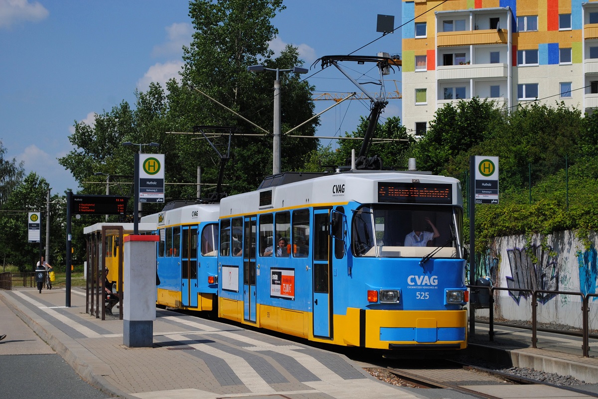 Die modernisierten T3D 525 + 526 verlassen als Linie 4 Richtung Hauptbahnhof die Endstelle Hutholz. (07.06.2018)