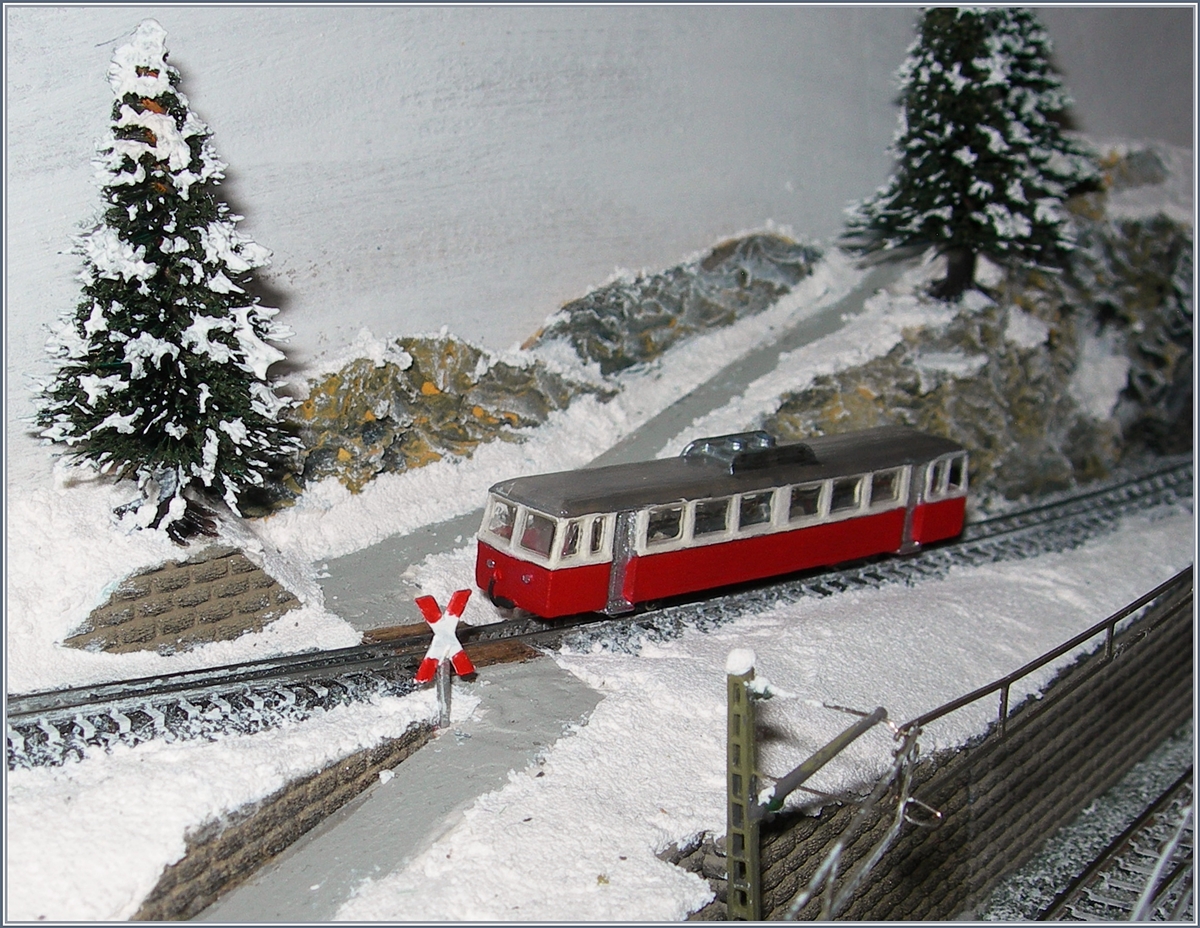 Die Monte Generoso Bahn im Winter? Zwar schneit es auch im Tessin, doch die Monte Generoso Bahn fährt laut Fahrplan nur vom Frühling bis Herbst, so dass die Bahn kaum mit Schnee in Berührung kommen sollte, wäre da nicht eine bemannte Fernseh Umrichterstation der PTT auf dem Gipfel gewesen, so das im Winter zwei mal pro Woche einen Zug zur Gipfelstation fuhr; ob dabei auch ein Bhm 2/4 zum Einsatz kam, kann ich jedoch nicht beantworten.
4. Feb. 2017