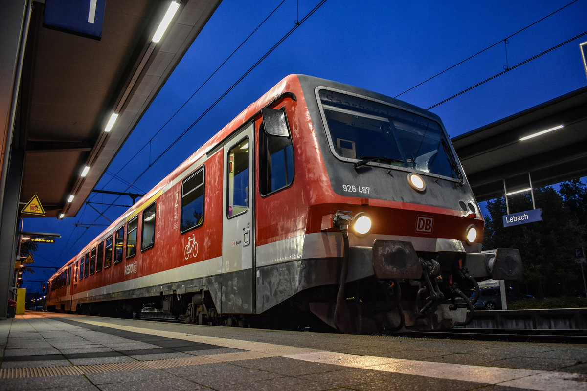 Die morgendliche RB nach Saarbrücken bei ihren 20 Minuten Aufenhalt in Lebach, Anfang Oktober 2019